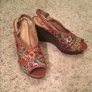 Floral wedge heels