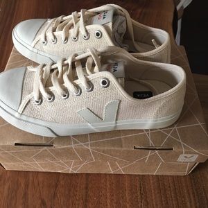 VEJA SNEAKERS