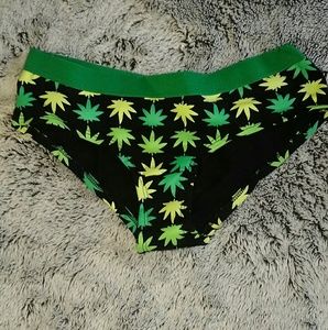 Green leaf booty shorts panties 💚