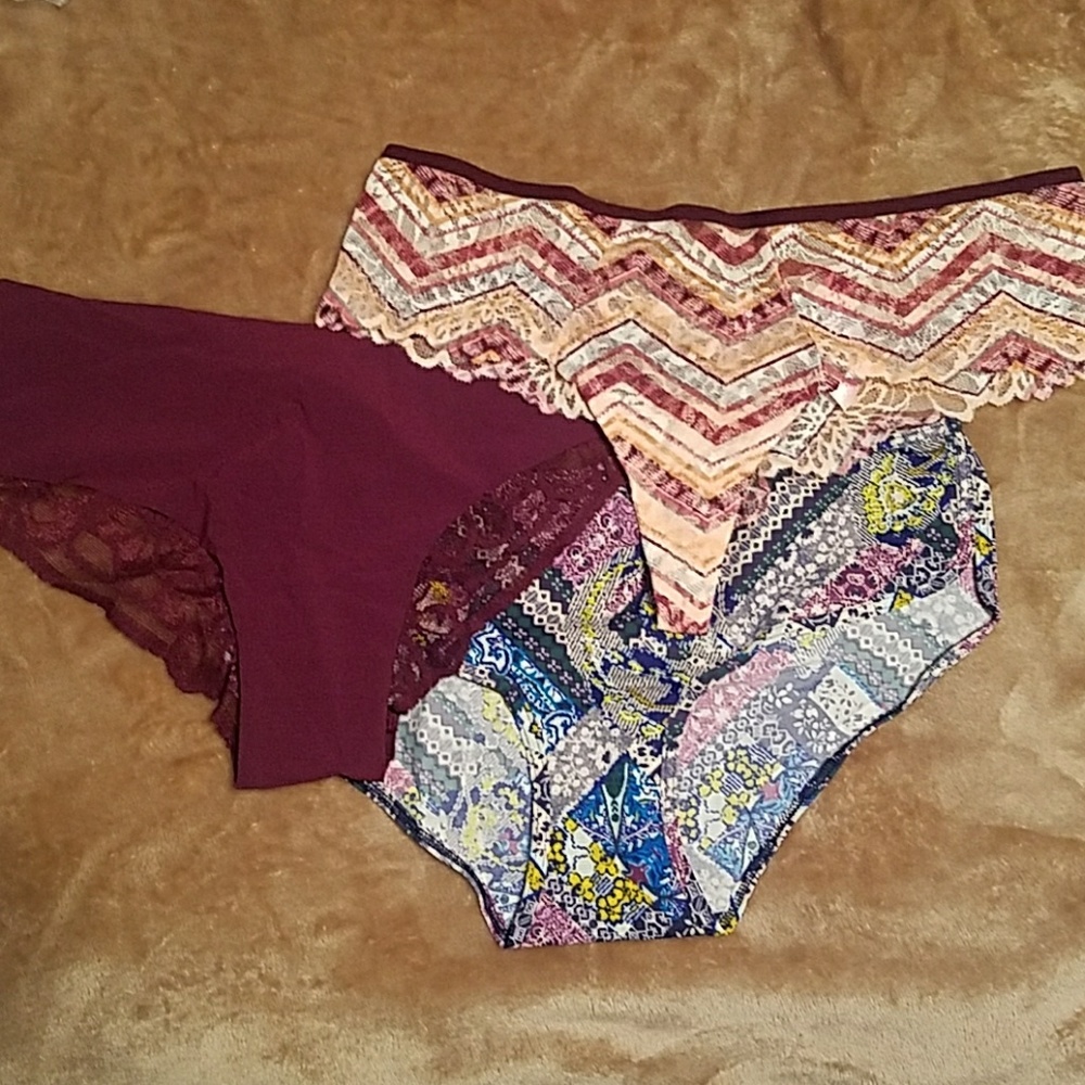 3 set underwear, cheeky w/lace size small