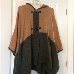 Max Studio poncho