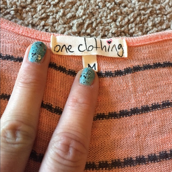 One clothing brand boutique top sz M - Picture 2 of 4