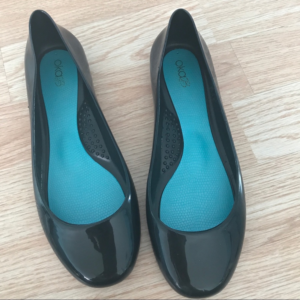 Oka B size 7 black flats