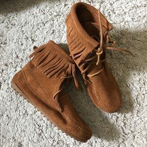 Minnetonka fringe boots