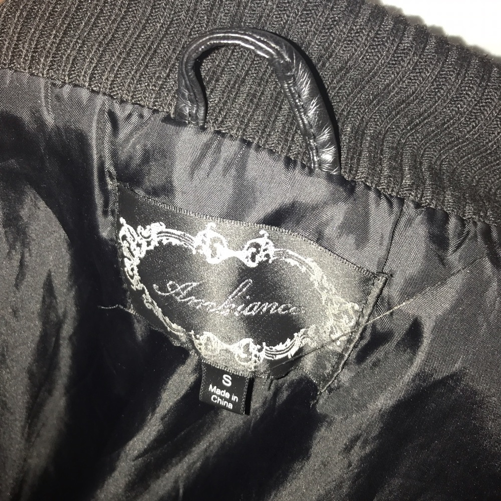 Leather jacket - Picture 3 of 3