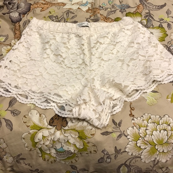 Abercrombie & Fitch lace shorts - Picture 1 of 3