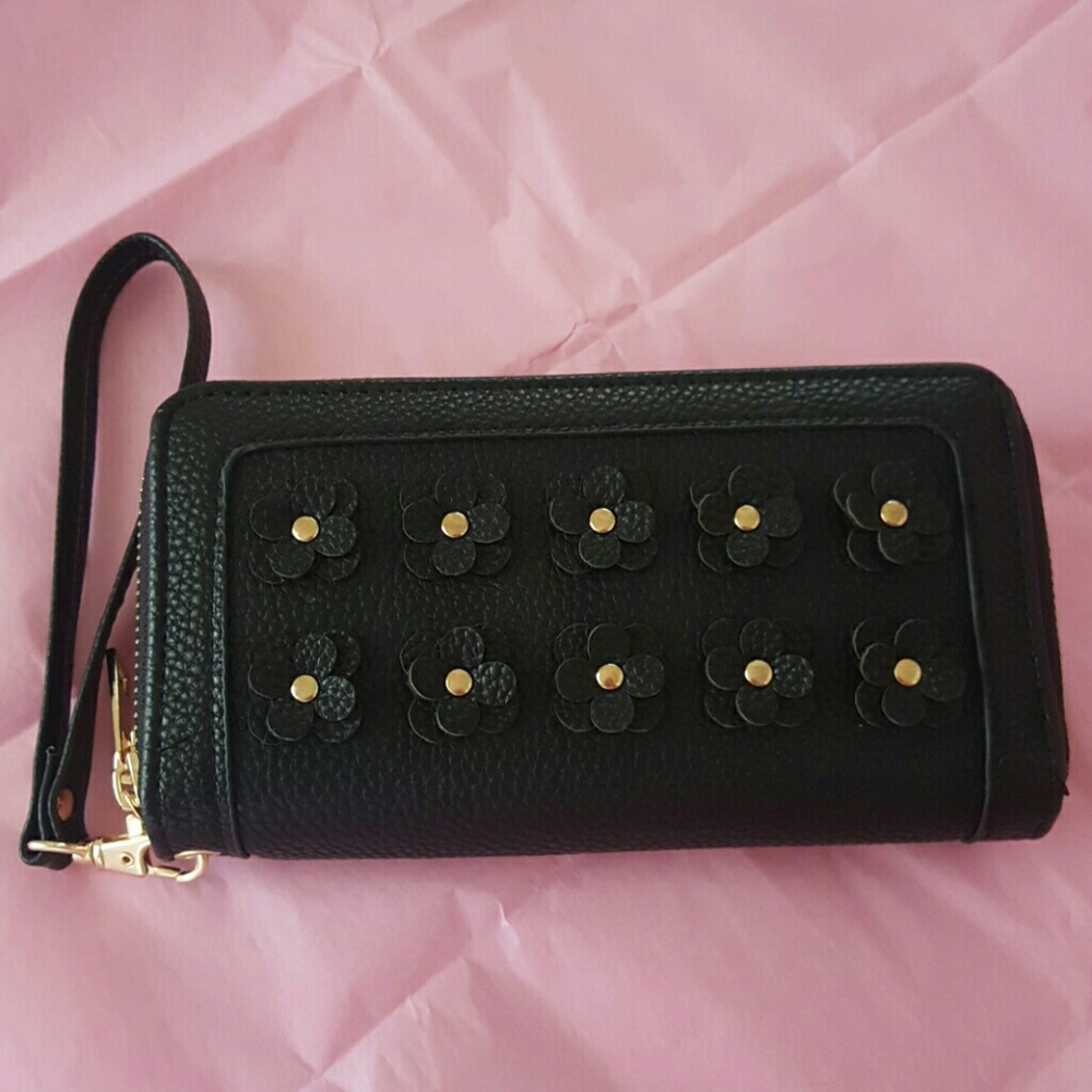 Adorable wristlet wallet with flowers .