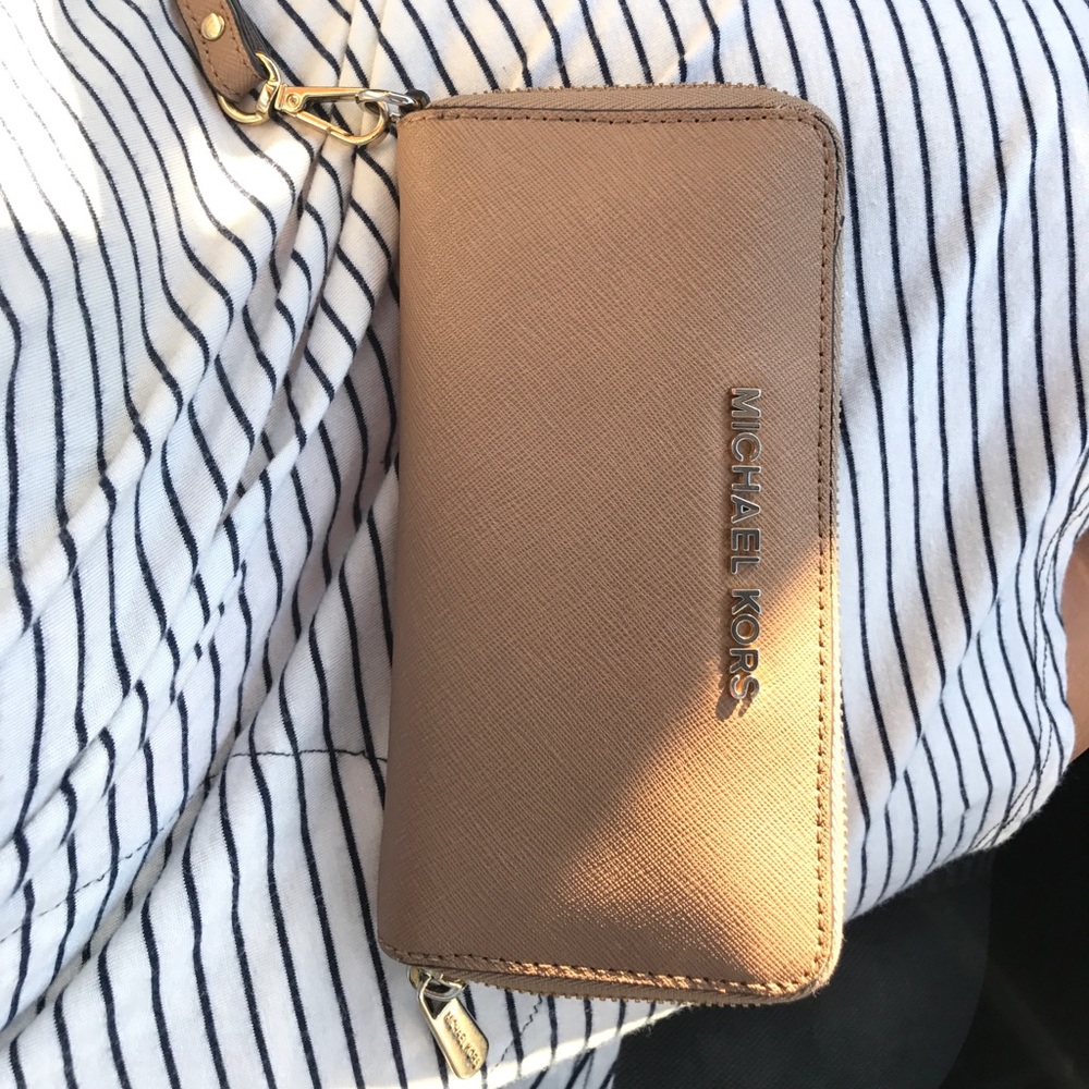 MK wallet! Great condition!