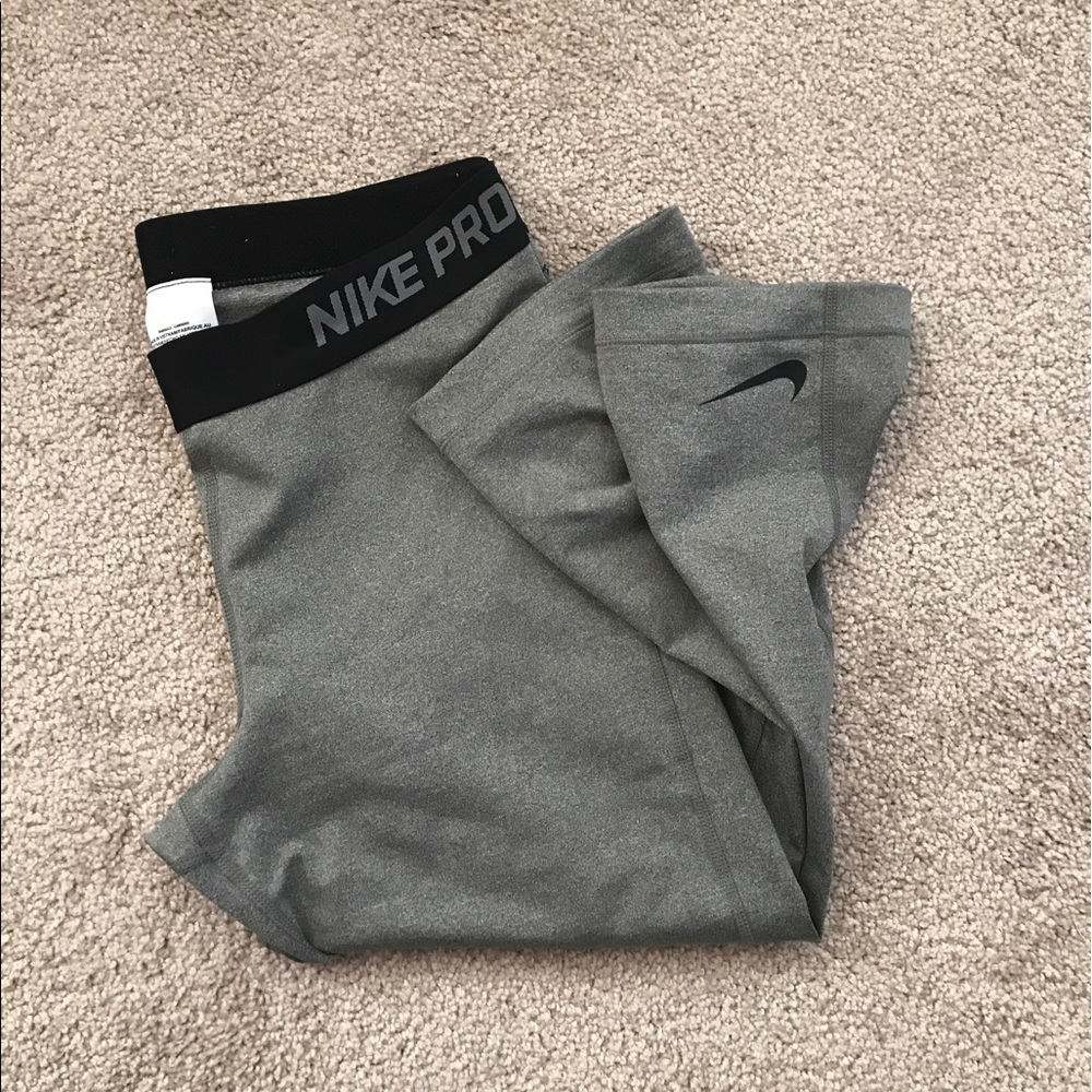 Nike grey crop legging