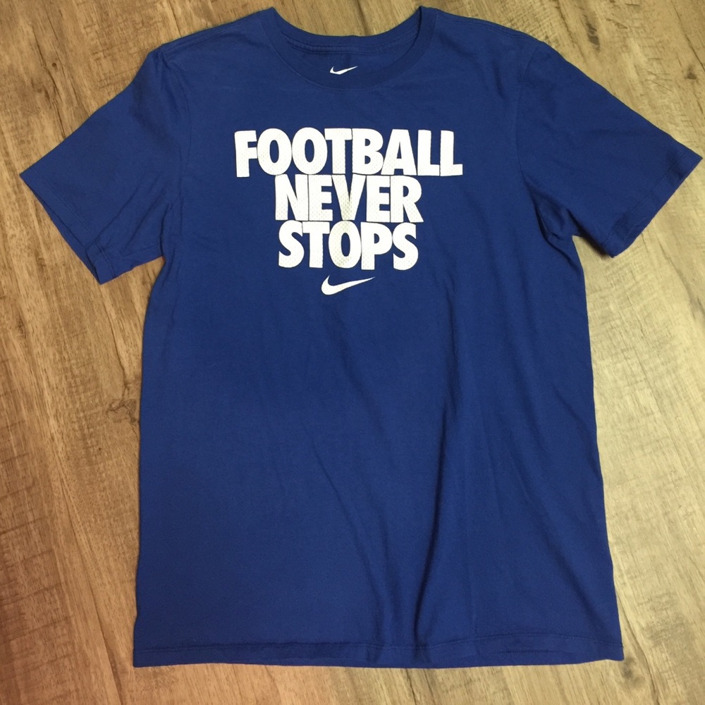 ⚡️Sale:Football never ends Nike top size medium