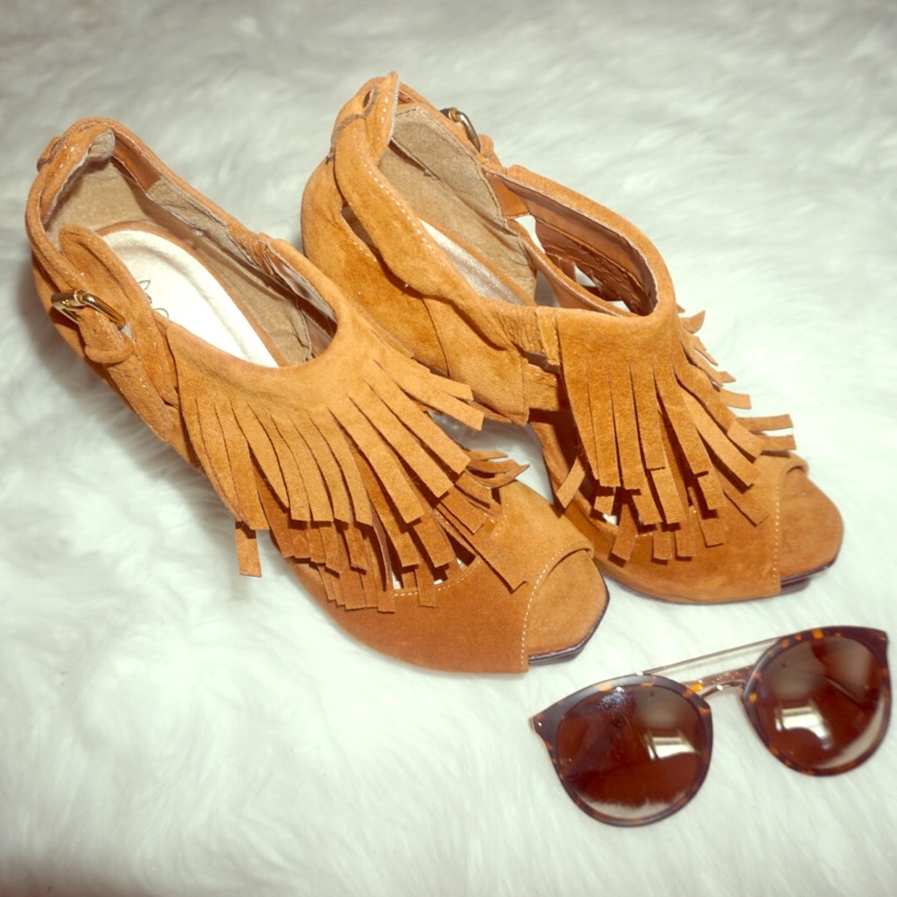 Nadara Brown Fringe Heel! Size:8 1/2