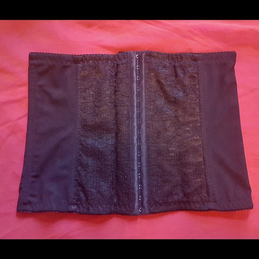 *NWOT* Black Waist Cincher Sz L