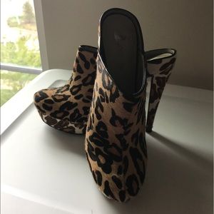 Must have clog for your wardrobe