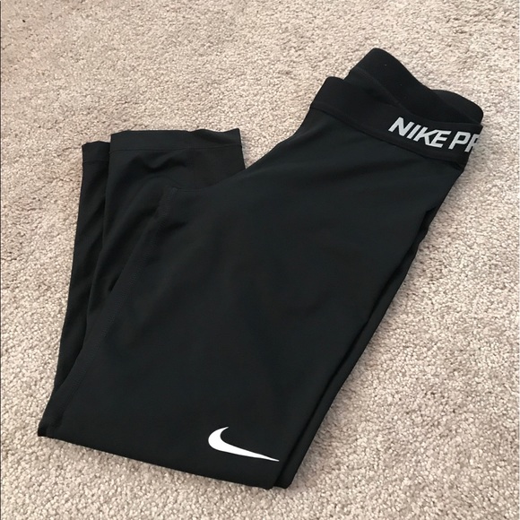 Nike Pro black crop legging - Picture 1 of 3
