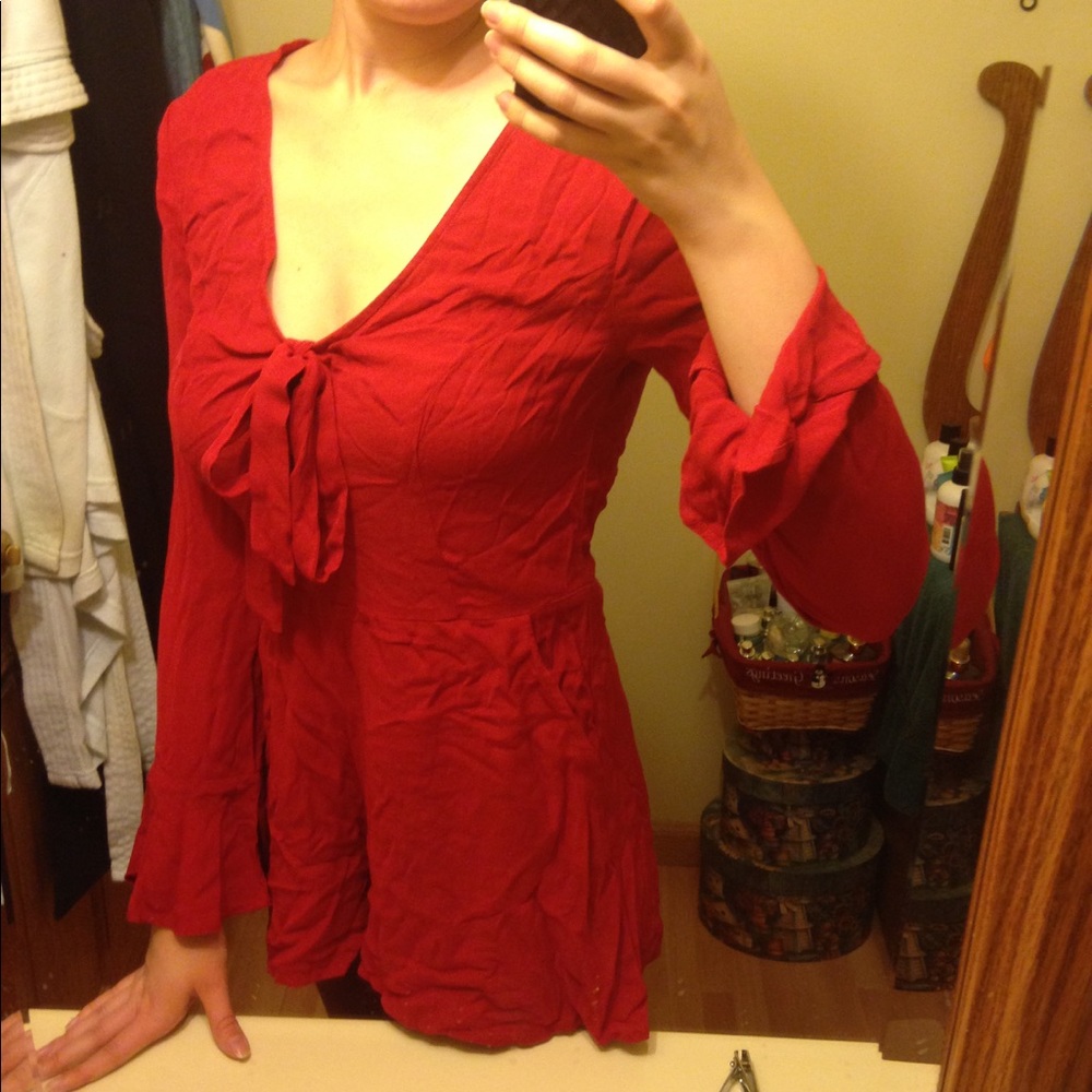 SOLD 🎉HP🎉 Kendall & Kylie red romper NWT - Picture 5 of 8