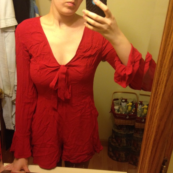 SOLD 🎉HP🎉 Kendall & Kylie red romper NWT - Picture 6 of 8