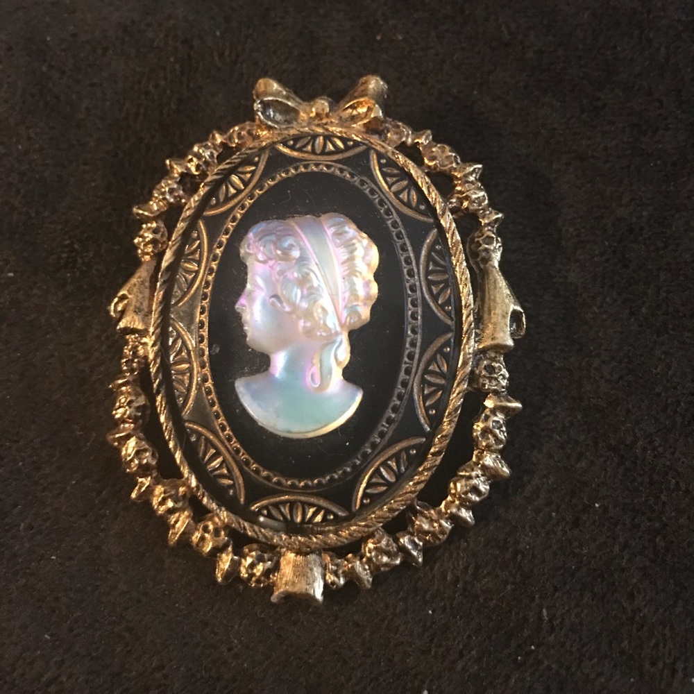 Vintage Cameo Brooch