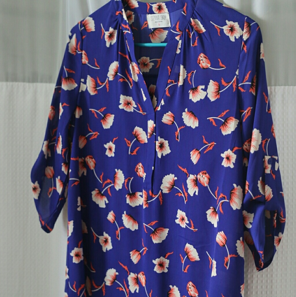 $5! Fun patterned shirt perfect for work and play!