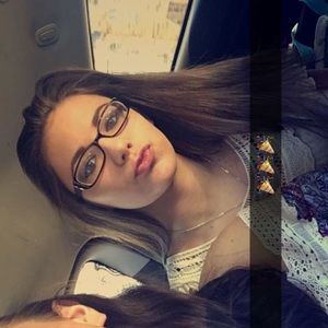 Meet your Posher, Eva