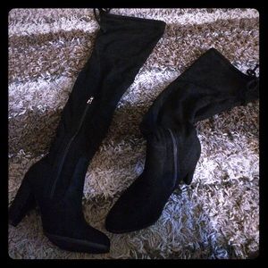 Chelsea Moreland Boots - 6.5 M - Black Suede