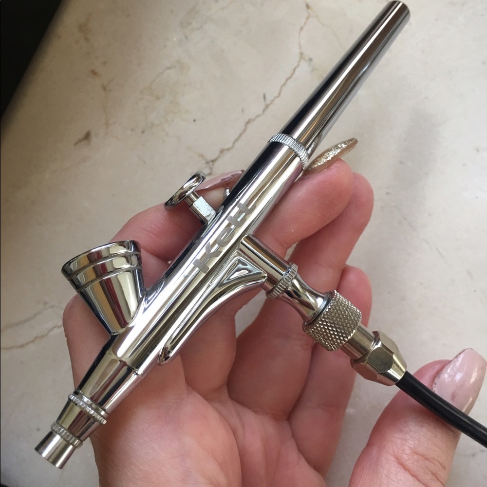 Kett cosmetic airbrush system and pigments