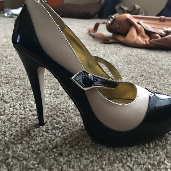 Pumps - Picture 2 of 3