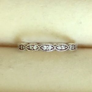 Pandora Sparkling leaves band