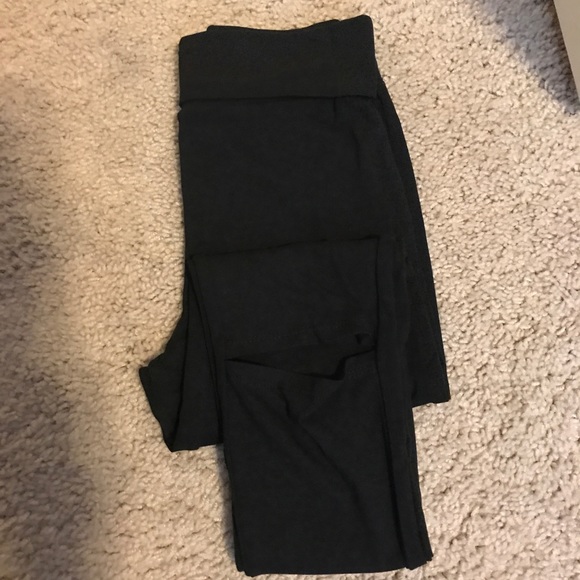 ⚡️SALE⚡️LAST ONE!! Black Slit Leggings - Picture 2 of 2