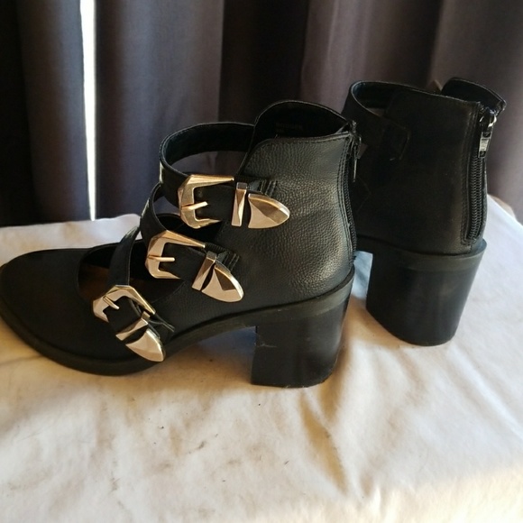 Cute buckle boots - Picture 2 of 5