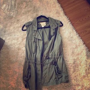 Olive day trip vest