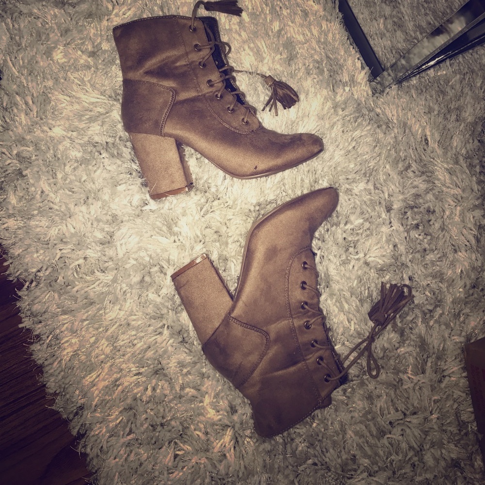 Heeled boots