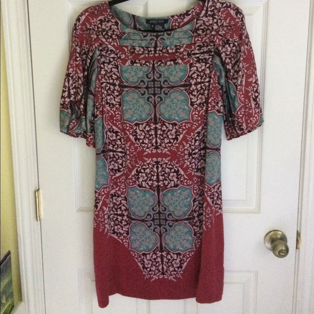 Short sleeve gorgeous pattern silk dress.