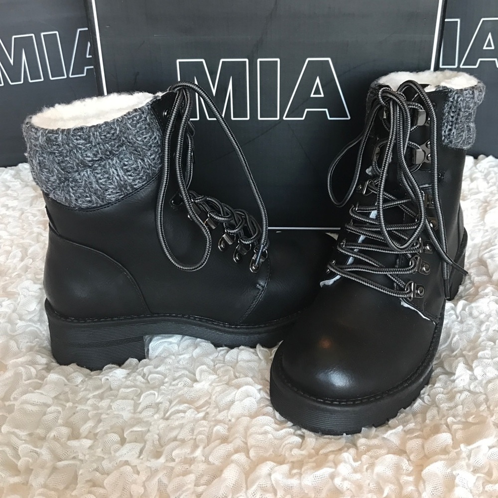 NWT MIA boots