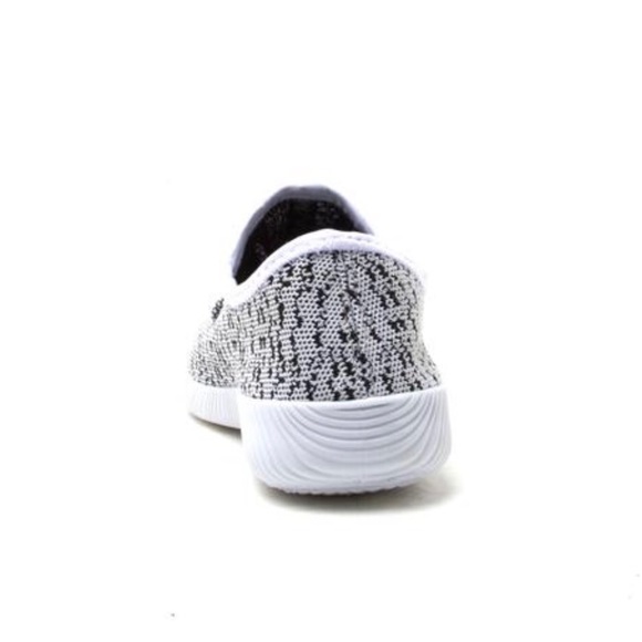 ❗️Last Pair❗️Black/White Light Weight Sneakers - Picture 3 of 4