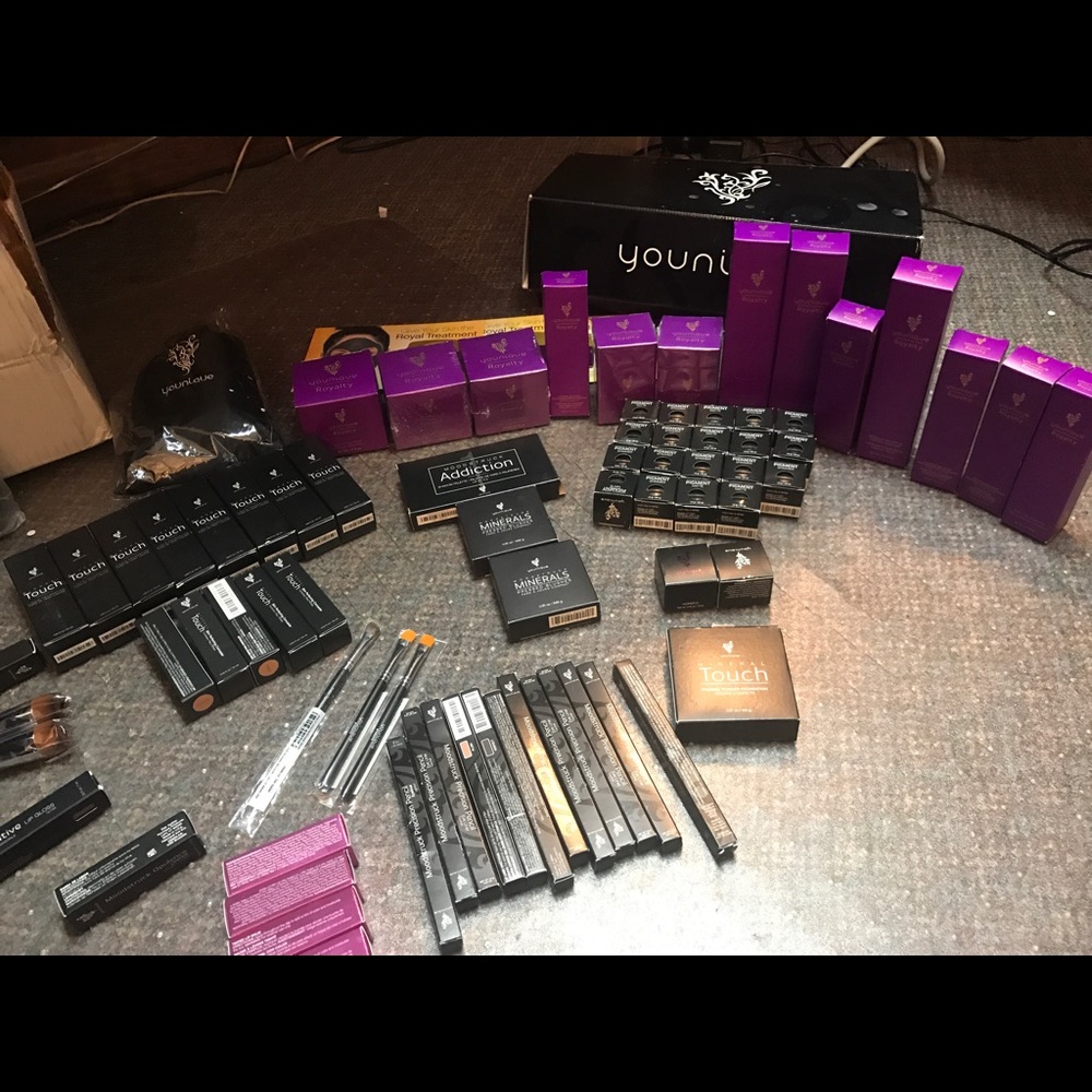 Younique Lot