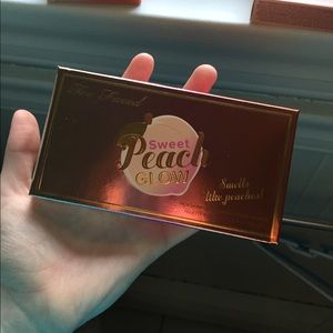 Too Faced peach glow kit