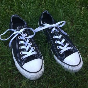 Black low top converse 8