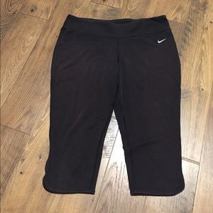 Nike dry fit L capris