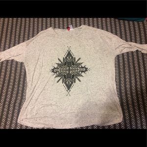 Grey and black quarter sleeve graphic tee