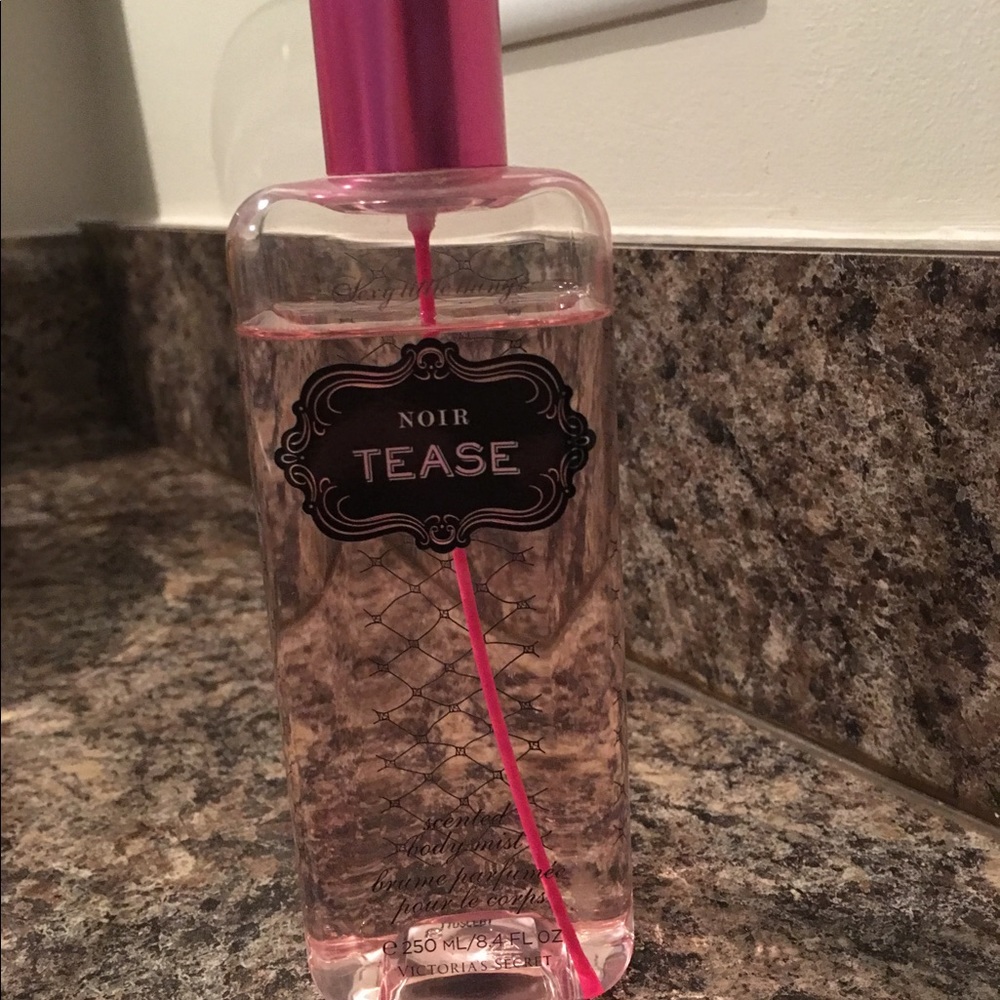 Victoria Secret Noir Tease Spray