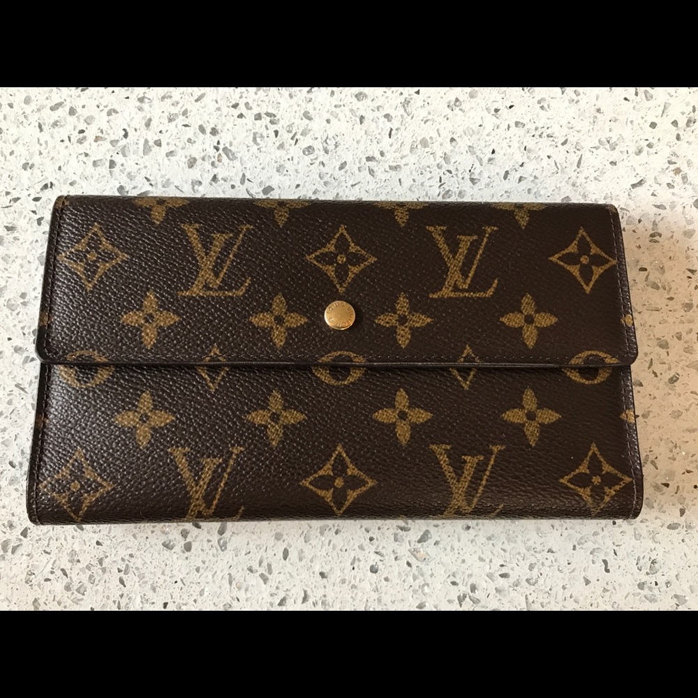 {SOLD} Louis Vuitton Monogram Porte Tresor Inter.