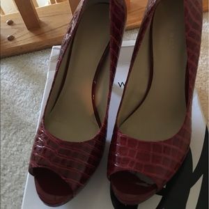 Red Croc Peep-toe pumps by Nine West 8.5M