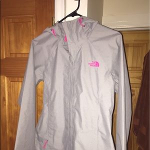 Women's Small North Face rain coat - NEVER WORN!