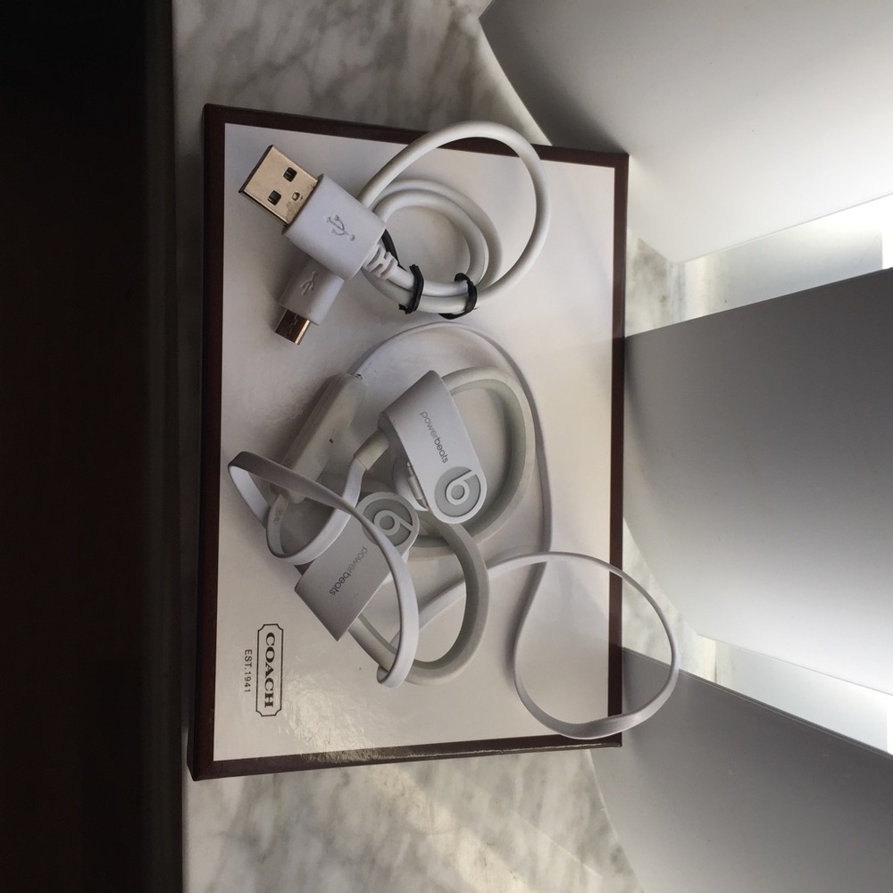 Beats wireless bluetooth headphones