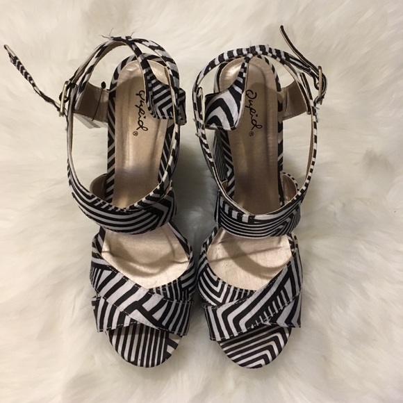 Qupid Shoes - Qupid Sz 10 Black White Stripe Wedge Shoes