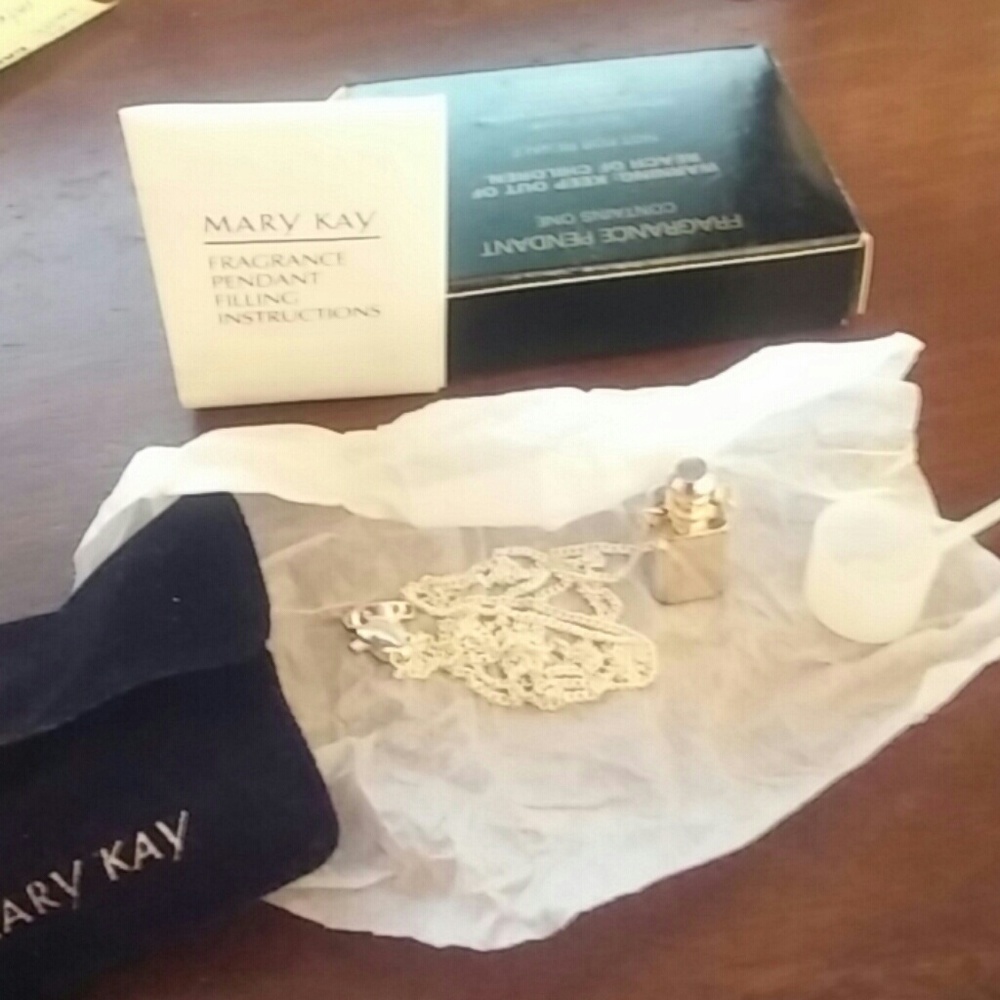 Vintage Mary Kay fragrance pendant