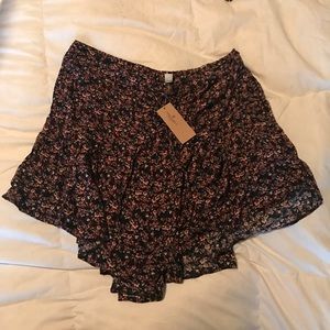 American Eagle floral shorts Size L
