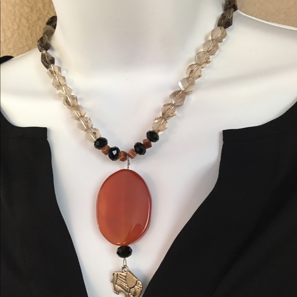 🛍$8. Bundle 3+ Gorgeous Beaded Fashion Necklace