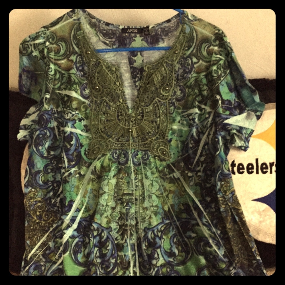 NWOT APT 9 Beautiful Top!!