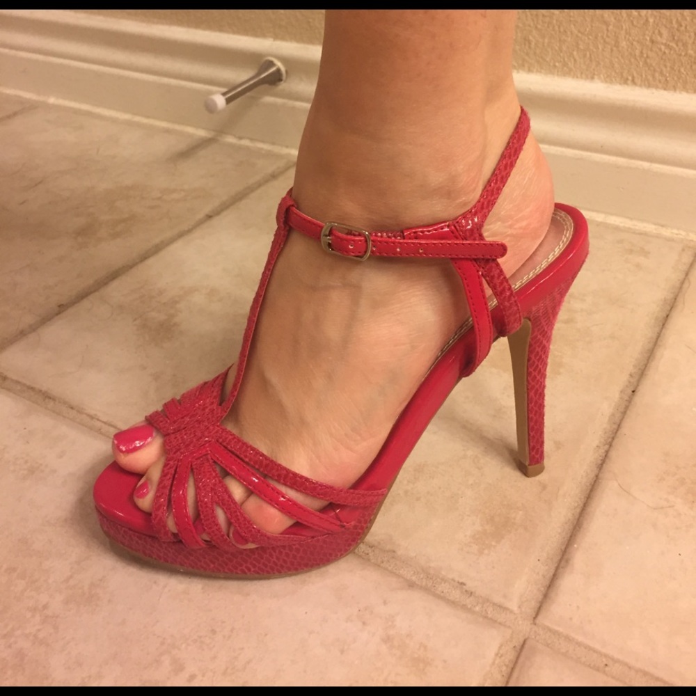 HOT PINK HEELS!